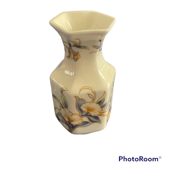 Aynsley Bone China “Just Orchids” Mini Vase - Picture 2 of 4